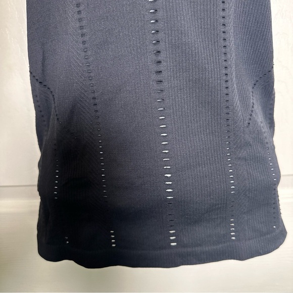 Athleta Black Sleeveless Fitted Tank Top - Picture 10 of 13